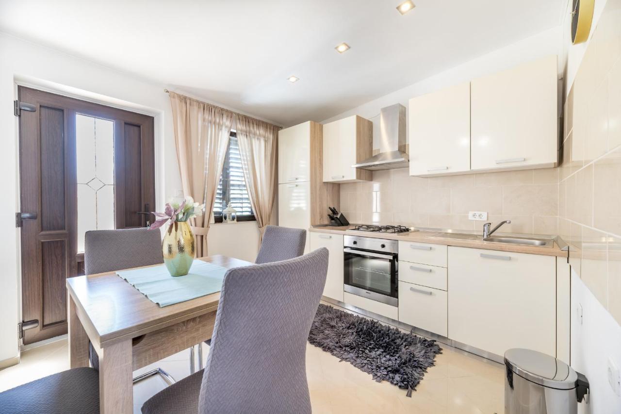 Ana Apartment Baska  Ngoại thất bức ảnh